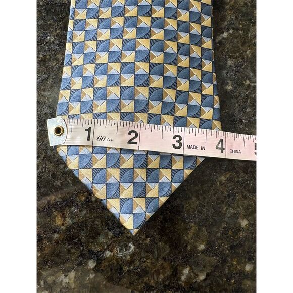 *3/$15 Van Heusen Men's Silk Tie Blue Tan Geometric Stain-Resistant - Picture 3 of 6